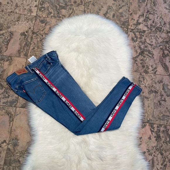 Levi’s Spell Out High Rise Skinny Jeans - Picture 6 of 8